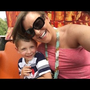 Meet your Posher, Elizabeth